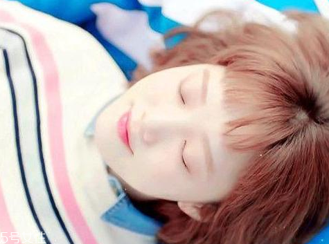 李圣經(jīng)同款短發(fā)怎么打理？吹頭發(fā)的時候盡量吹發(fā)根