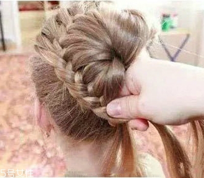 小女孩扎什么頭發(fā)好看？小公主發(fā)型大全