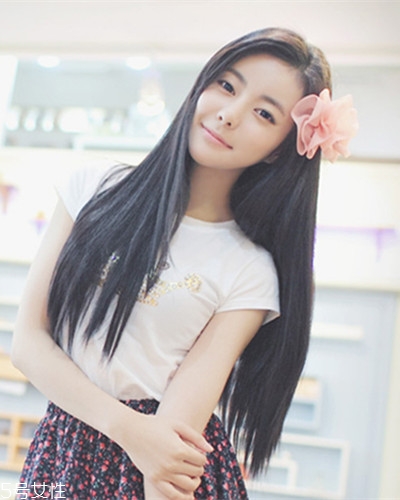 小個子女生適合什么發(fā)型？蓬松隨意效果