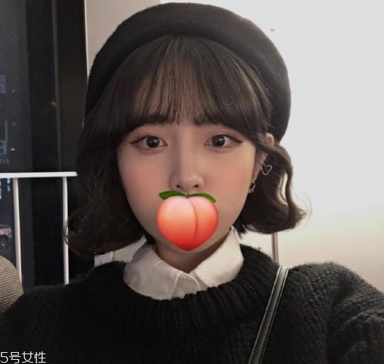 冬天戴帽子怎么扎頭發(fā)好？法式魚骨辮編發(fā)很特別