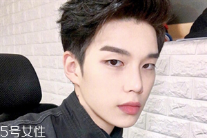 2018男生流行什么發(fā)型款式？2018男生染發(fā)顏色推薦