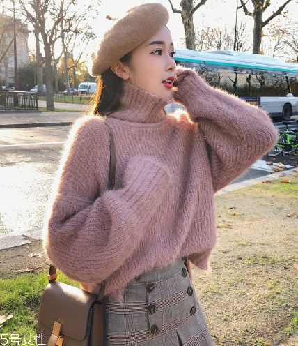 毛衣和衛(wèi)衣哪個顯瘦？教你穿成紙片人
