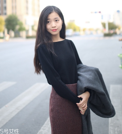 毛衣和針織衫哪個暖和？毛衣要更適合寒冬