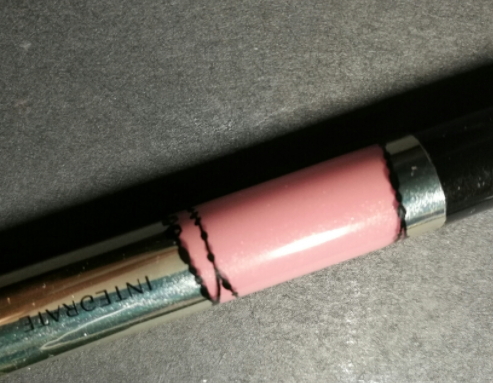 唇彩和口紅哪個(gè)危害大？