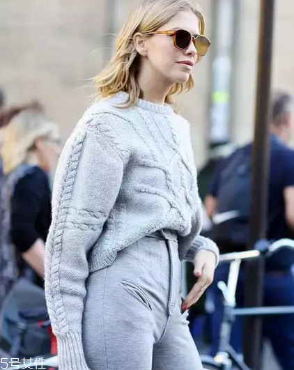 毛衣粘上口香糖怎么辦？巧妙運(yùn)用身邊物