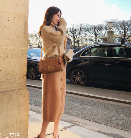 毛衣粘上老鼠膠怎么辦？千萬不要強(qiáng)力拉扯