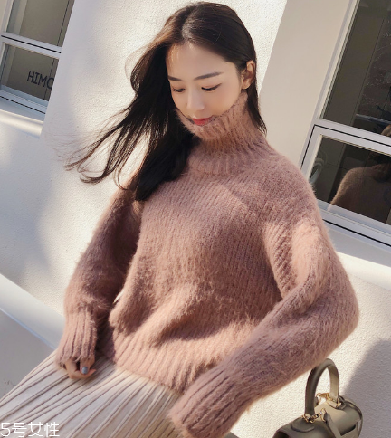 毛衣粘了碎頭發(fā)怎么辦？巧妙利用透明膠帶