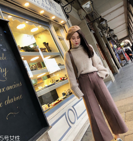 毛衣粘了碎頭發(fā)怎么辦？巧妙利用透明膠帶