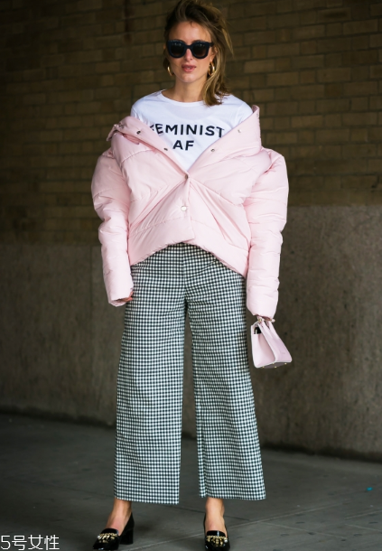 闊腿褲冬天怎么搭配？過一個(gè)時(shí)髦的冬天