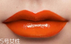 怎么涂口紅不顯唇紋？關(guān)鍵是做好打底