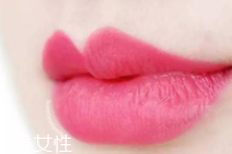 怎么涂口紅不顯唇紋？關(guān)鍵是做好打底