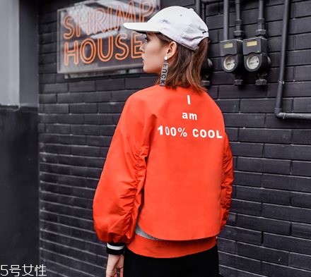 運(yùn)動外套怎么搭配？打造活力氧氣女孩