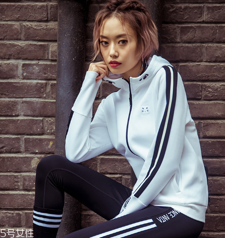 運(yùn)動外套怎么搭配？打造活力氧氣女孩