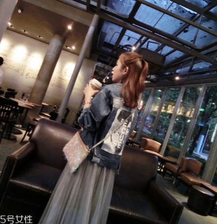 運(yùn)動外套怎么搭配？打造活力氧氣女孩