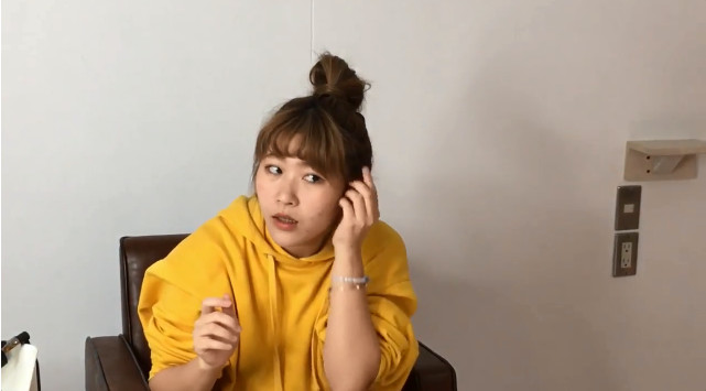 女生中長發(fā)丸子頭扎法圖解 2分鐘扎法 女生中長發(fā)丸子頭扎法圖解 2分鐘扎法