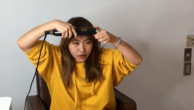 女生中長發(fā)丸子頭扎法圖解 2分鐘扎法 女生中長發(fā)丸子頭扎法圖解 2分鐘扎法