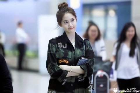 女生中長發(fā)丸子頭扎法圖解 2分鐘扎法 女生中長發(fā)丸子頭扎法圖解 2分鐘扎法