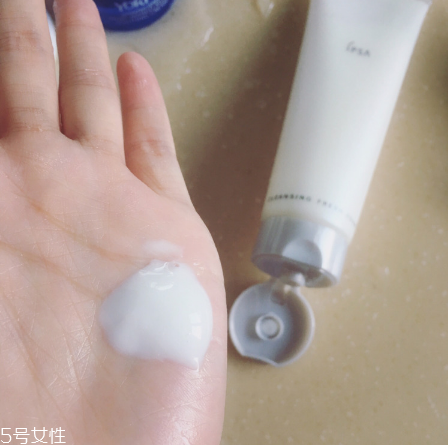 ipsa洗面奶和雅詩蘭黛洗面奶哪個(gè)好用 ipsa洗面奶和雅詩蘭黛洗面奶哪個(gè)好用