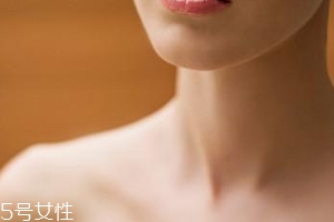 有頸紋是怎么回事？不良習慣加速頸部肌膚衰老