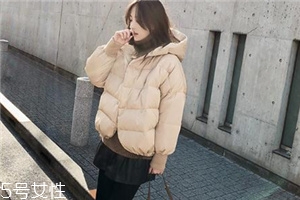 短款羽絨服怎么搭配？小個子女生的顯高利器