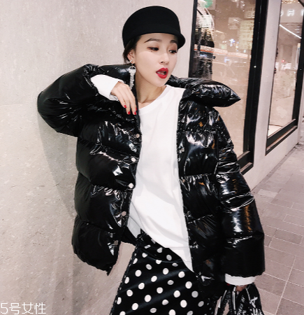 短款羽絨服怎么搭配？小個子女生的顯高利器