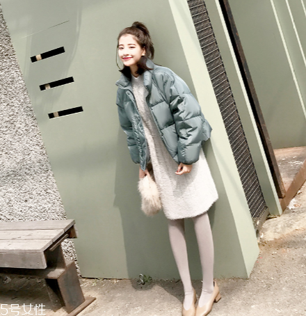 短款羽絨服怎么搭配？小個子女生的顯高利器