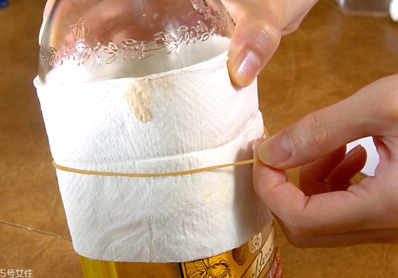 廚房總是很油膩怎么辦 去油解膩的9個妙招 廚房總是很油膩怎么辦 去油解膩的9個妙招