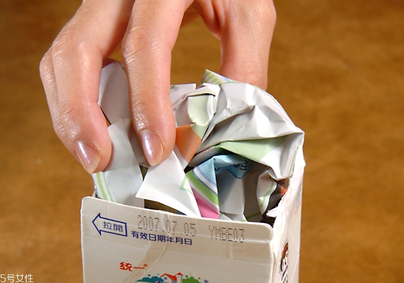 廚房總是很油膩怎么辦 去油解膩的9個妙招 廚房總是很油膩怎么辦 去油解膩的9個妙招