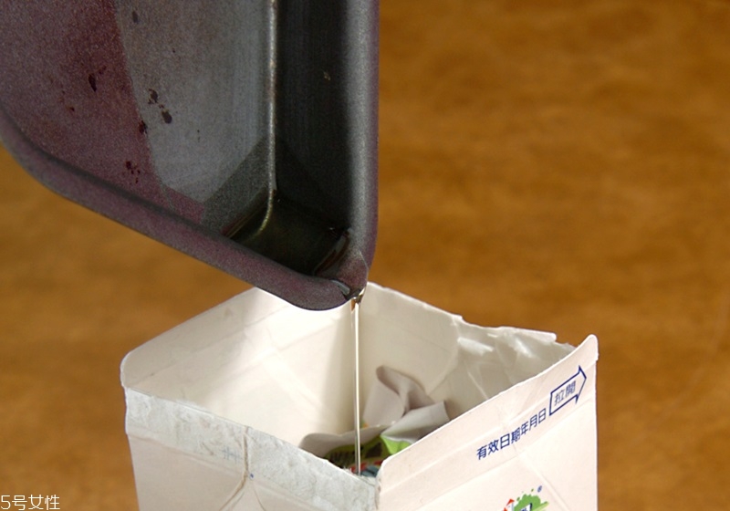 廚房總是很油膩怎么辦 去油解膩的9個妙招 廚房總是很油膩怎么辦 去油解膩的9個妙招