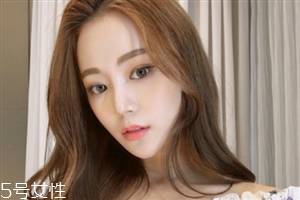 凌亂小卷中長發(fā)怎么弄好看？超美的凌亂小卷中長發(fā)