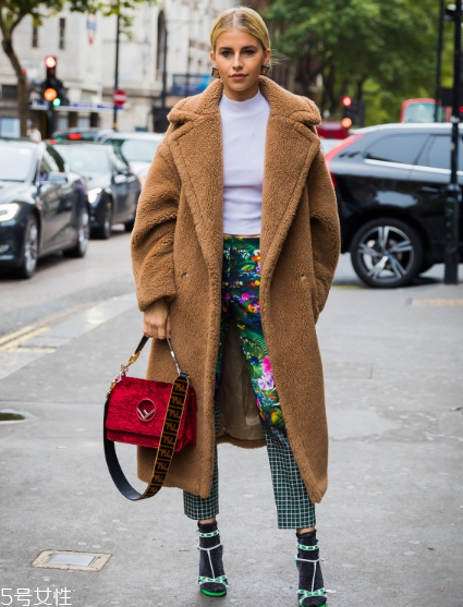 皮草搭配什么鞋子好看？四款鞋子搭配任你選