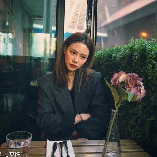 齊肩直發(fā)染什么顏色好看？簡單好看的齊肩發(fā)扎法