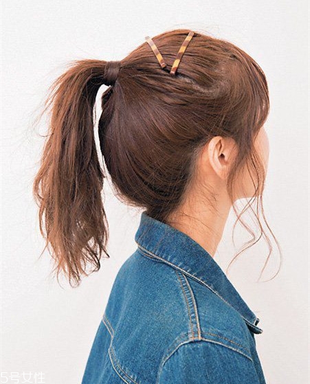 冬天系圍巾怎么扎頭發(fā)？適合搭配羽絨服的發(fā)型