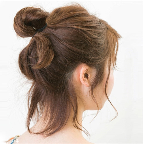 圓臉妹子怎么扎丸子頭好看？根據(jù)臉型選發(fā)型