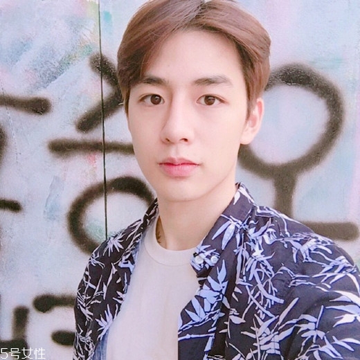 2022最流行發(fā)型顏色男生？男生潮流發(fā)型