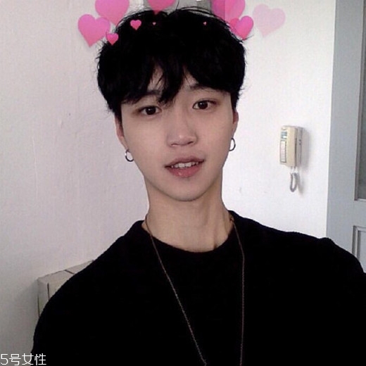 2022最流行發(fā)型顏色男生？男生潮流發(fā)型