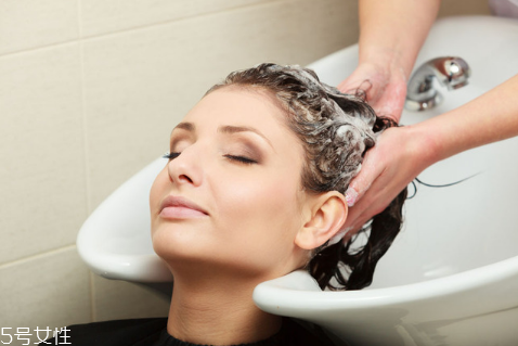 掉頭發(fā)用哪種洗發(fā)水好？姜水洗頭能生發(fā)