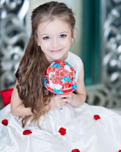 小女孩扎什么頭發(fā)好看？小公主發(fā)型大全