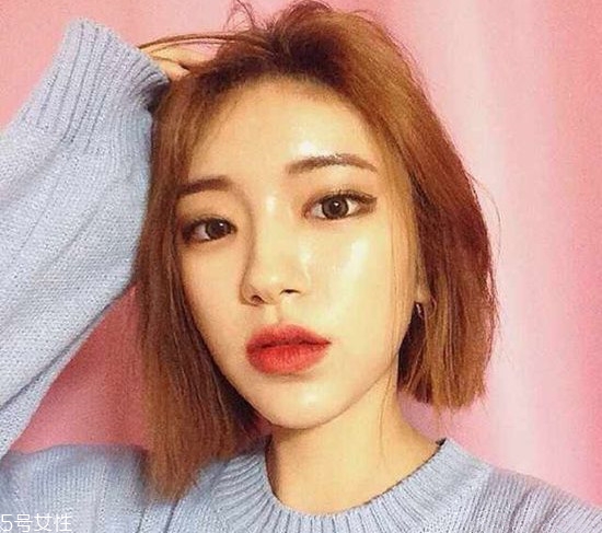 小波浪卷發(fā)怎么打理？焦糖色頭發(fā)超百搭