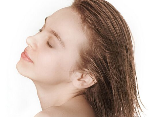 一天掉多少根頭發(fā)是正常的？為頭發(fā)加點營養(yǎng)