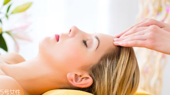 頭發(fā)干燥用什么洗發(fā)水好？讓你持久柔順