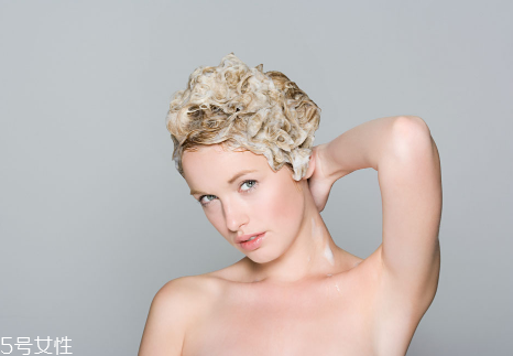 怎么用洗發(fā)水不會脫發(fā)？拯救掉發(fā)星人