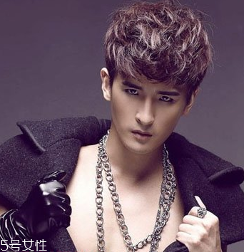 2022最流行發(fā)型顏色男生？男生潮流發(fā)型