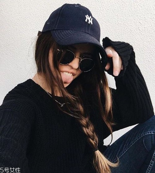 戴棒球帽適合什么發(fā)型？一分鐘學會15種新發(fā)型