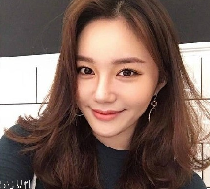 凌亂小卷中長發(fā)怎么弄好看？超美的凌亂小卷中長發(fā)