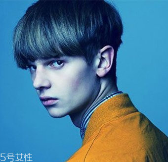 2022最流行發(fā)型顏色男生？男生潮流發(fā)型