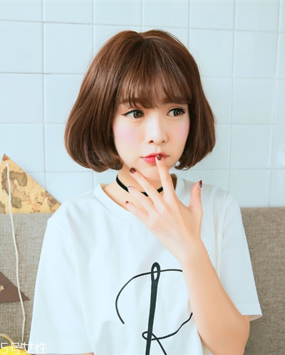 小個子女生適合什么發(fā)型？蓬松隨意效果