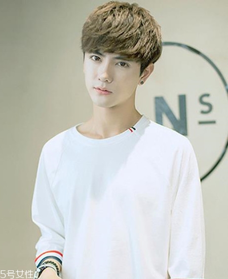 2022最流行發(fā)型顏色男生？男生潮流發(fā)型