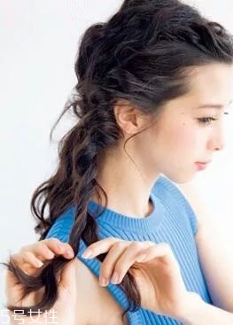 女生冬天長(zhǎng)發(fā)怎么編好看？長(zhǎng)發(fā)妹紙才懂得的痛