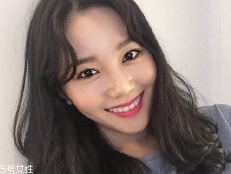 凌亂小卷中長發(fā)怎么弄好看？超美的凌亂小卷中長發(fā)